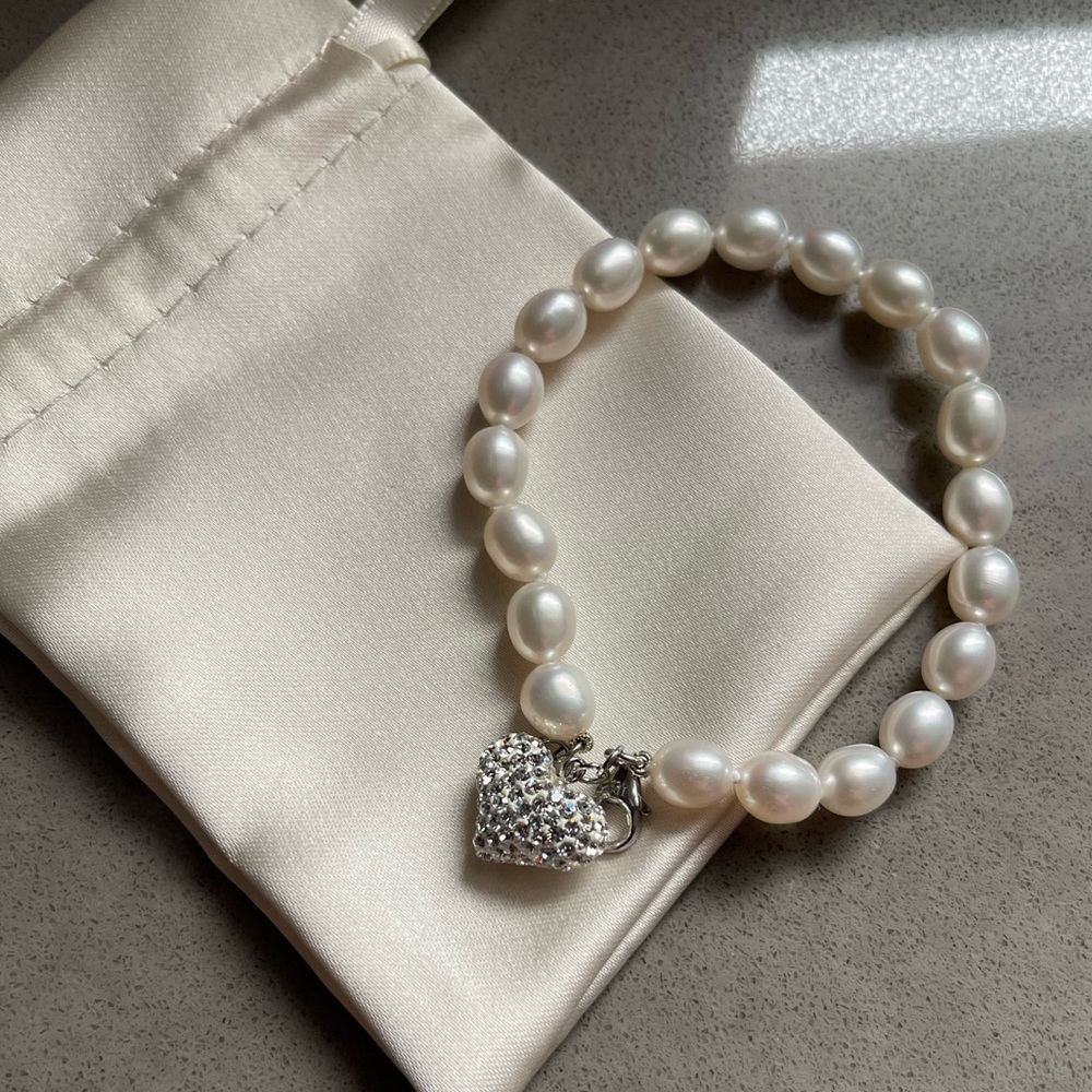 Never worn! Brand new and would make a great bridal gif!